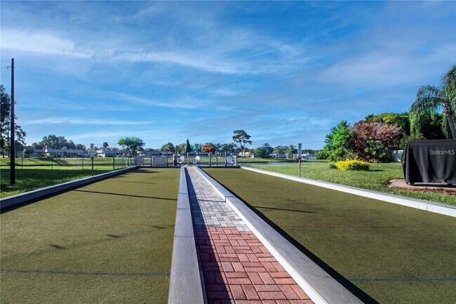 Building Photo - 302 Andover Pl S