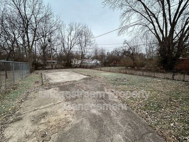 Building Photo - 4633 Blueberry Ave