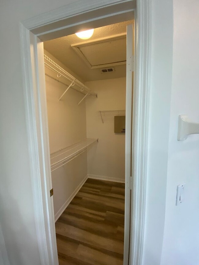 Building Photo - House for rent