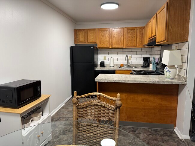 Building Photo - 1001 White Oak Rd