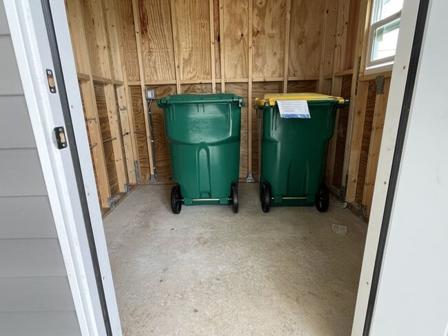 Building Photo - 17100 Tamiami Trl