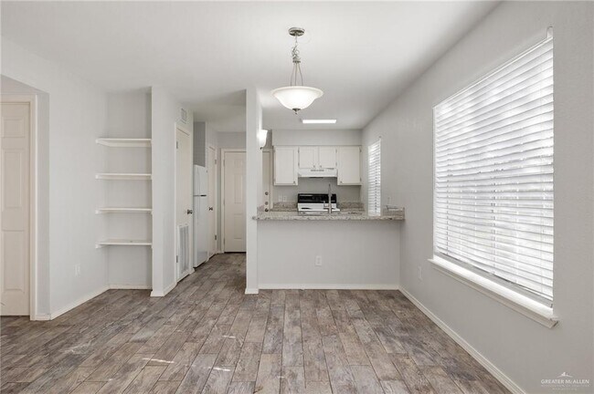 Building Photo - 10 West Dr