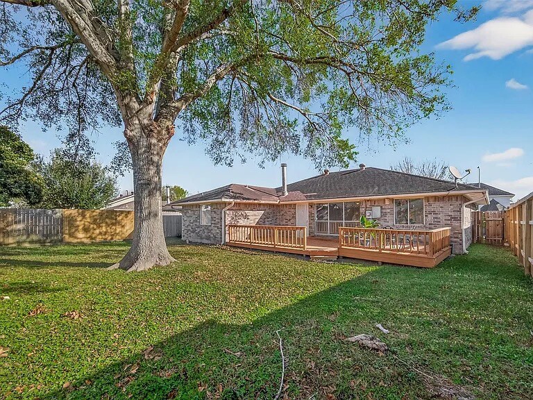 Building Photo - 1001 Eaglewood Ave