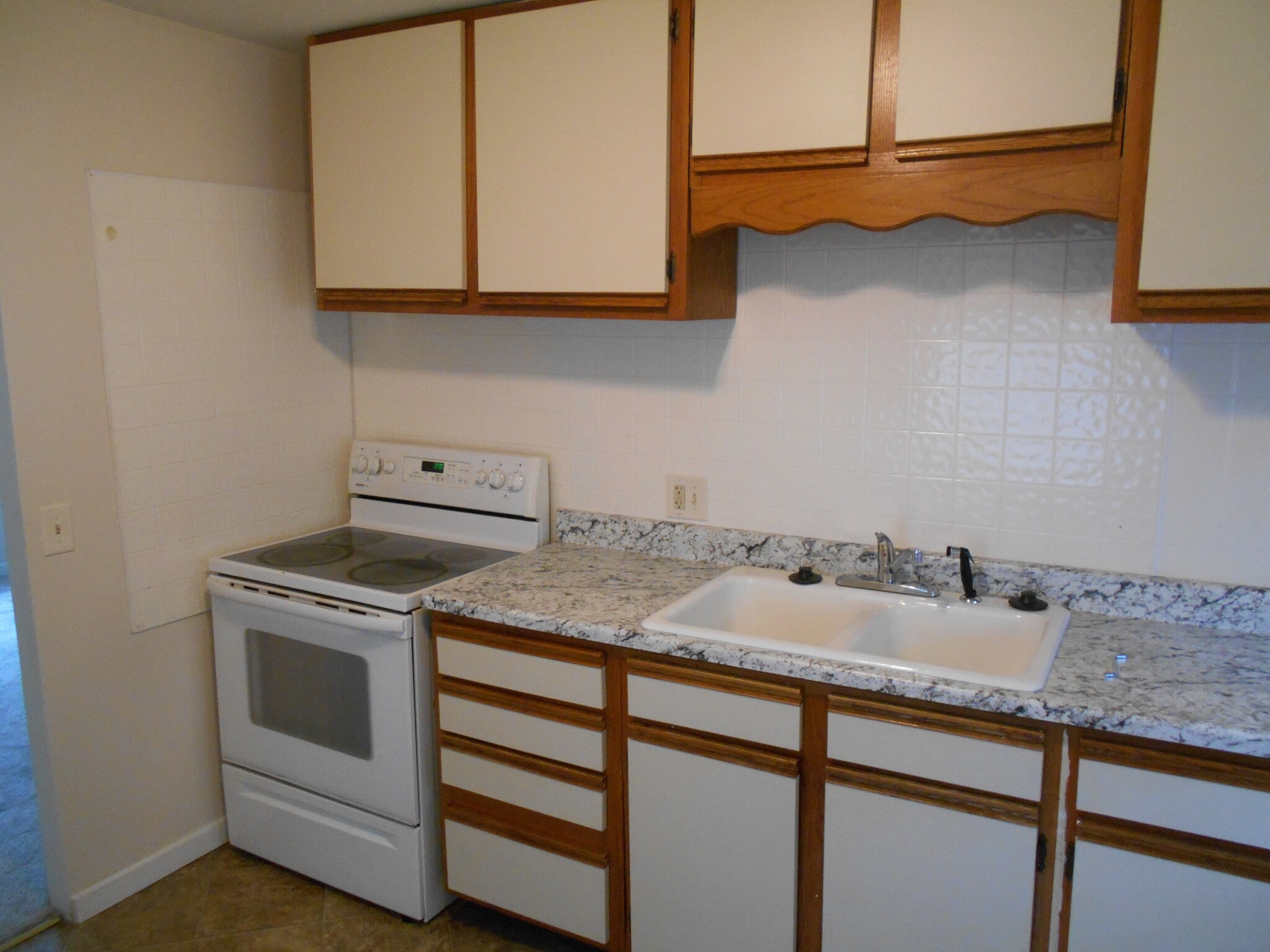 Building Photo - 4405 E Bayley St