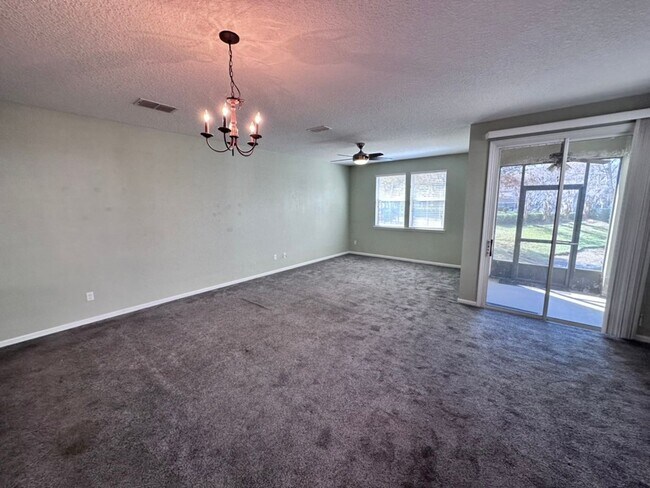 Building Photo - ***HOLIDAY SPECIAL NO RENT FOR DECEMBER*** Stylish 3BR Townhome with Garage & Walk-In Closet