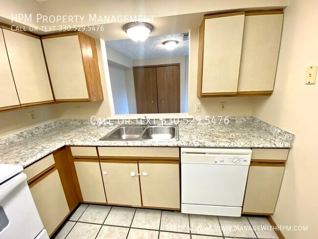 Building Photo - 1876 Ledgewood-A3