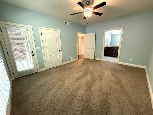 Building Photo - Spacious 2 Bed / 2 Bath Condo in the Heart of Middletown