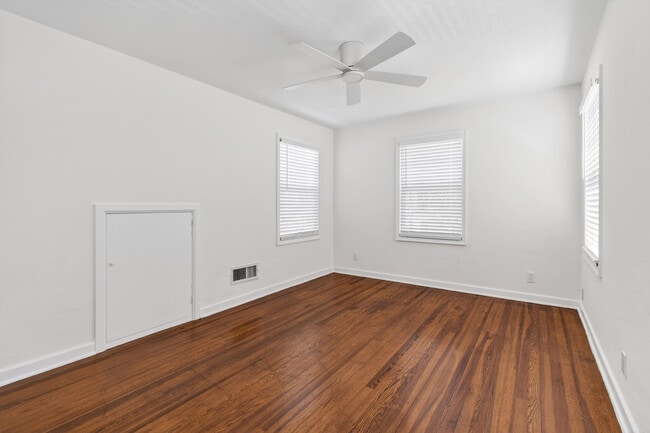 Building Photo - 236 Greymon Dr