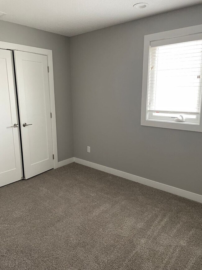 Building Photo - Beautiful newer home in West Des Moines - Waukee School Dist!