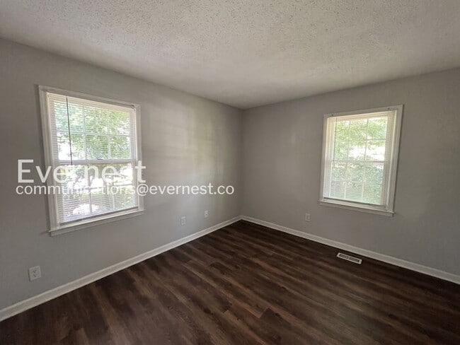 Building Photo - 3Bed/2Bath/Available Now!