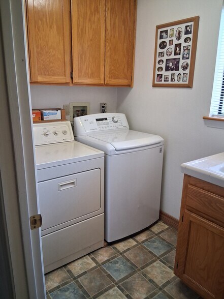 Building Photo - 6275 Division St