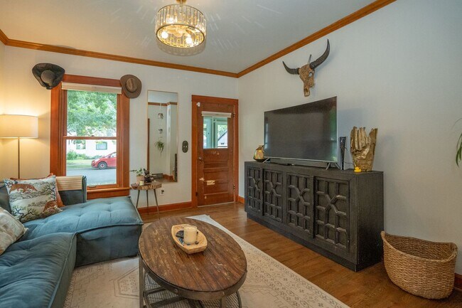 Building Photo - Charming 2-Bed, 2-Bath Loft Home in Old To...