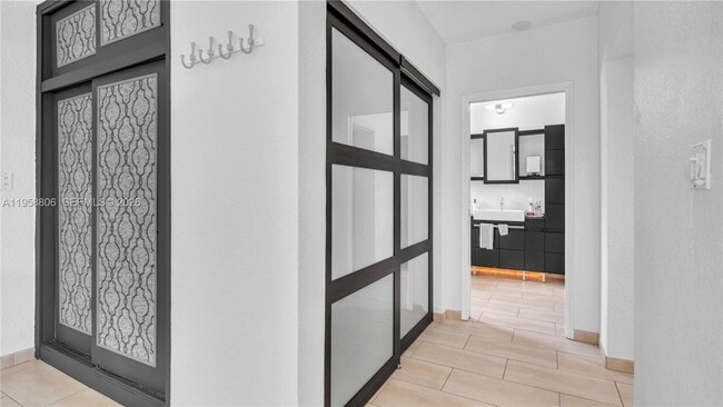 Building Photo - 1715 NE 40th St