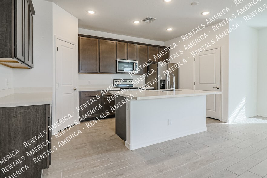 Building Photo - 15175 W Desert Bloom St