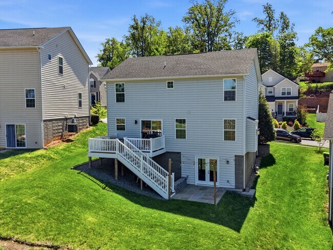 Building Photo - Modern Riverwood Retreat | Spacious 3BR Home in Prime Charlottesville Location