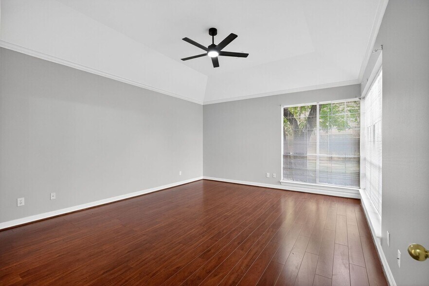Building Photo - 3523 Shady Village Dr