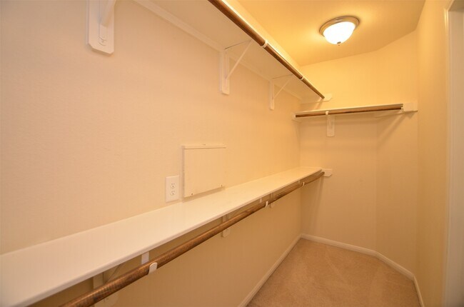 Building Photo - 8335 Columbia Forest Dr