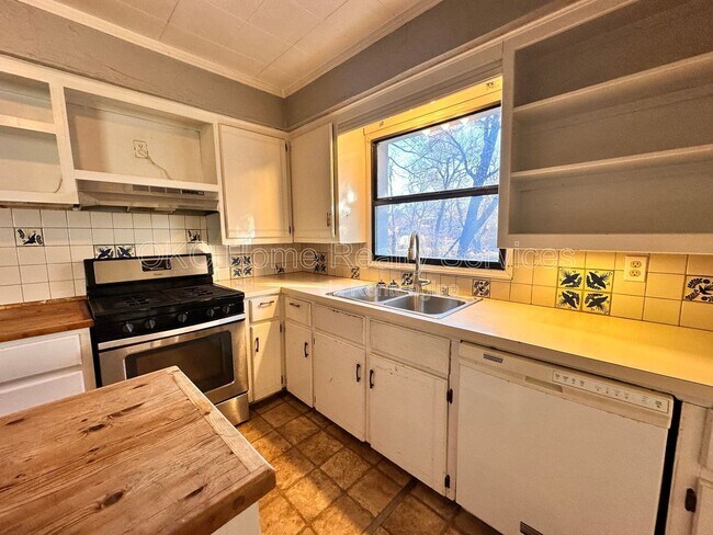 Building Photo - 2144 NW 36th St