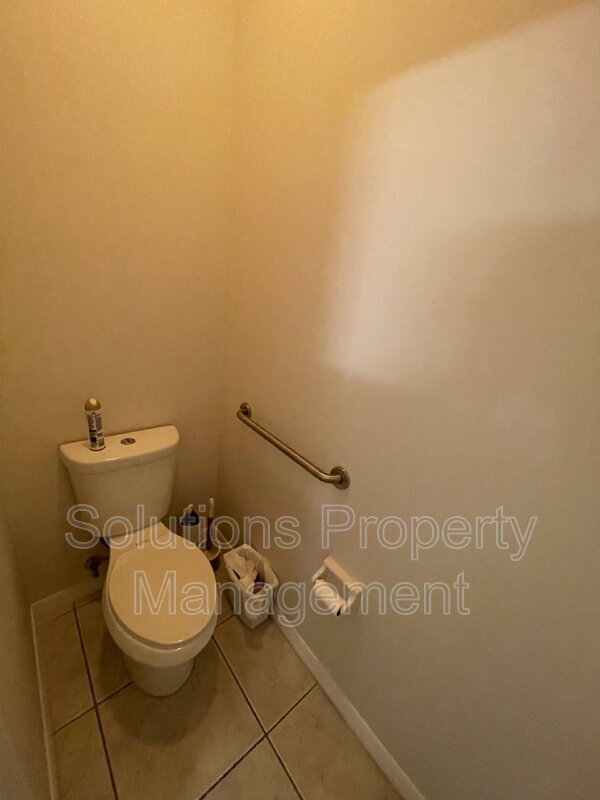 Building Photo - 250 St Lucie Ln