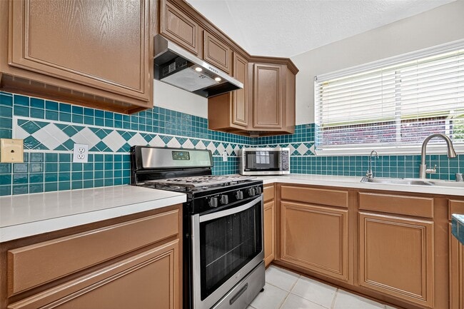 Building Photo - 815 Fairpark Ln