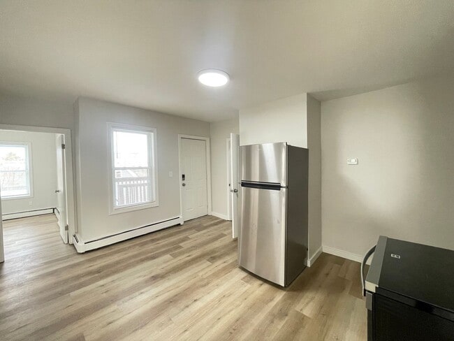 Building Photo - 124 Beech St