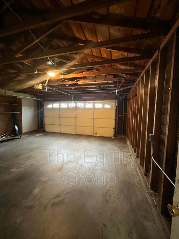 Building Photo - 143 N Simon St