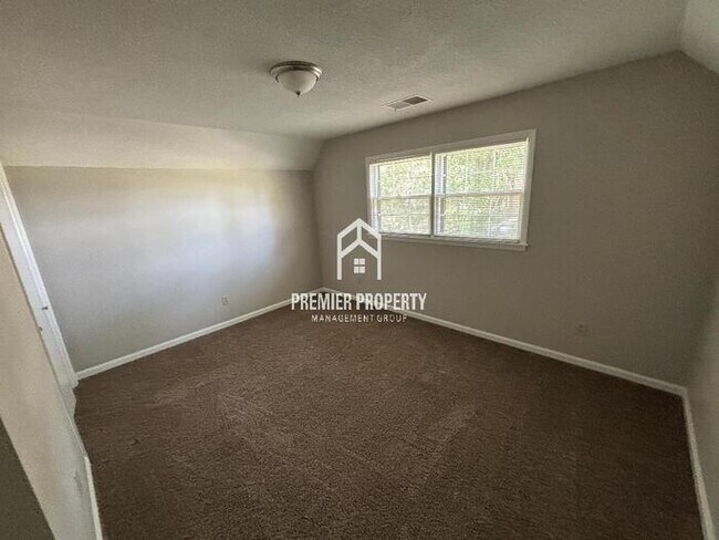 Building Photo - 135 Fox Hill Ct