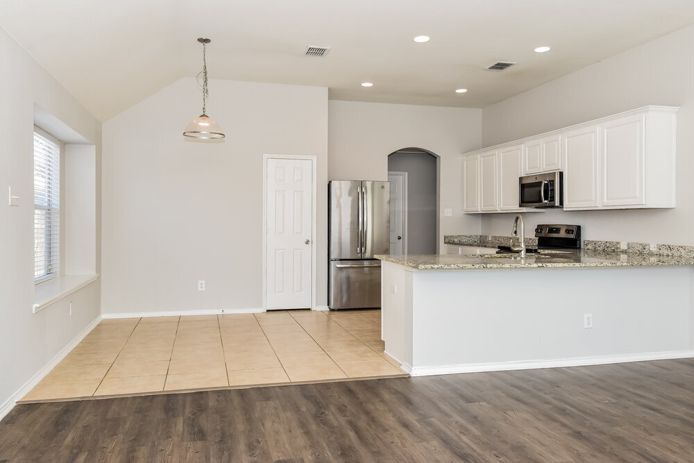 Building Photo - 910 Bowie Dr