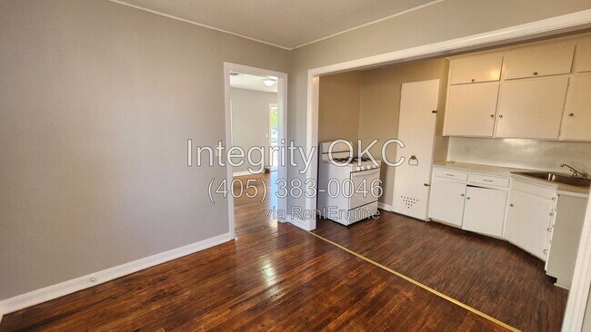 Building Photo - 409 N Key Blvd