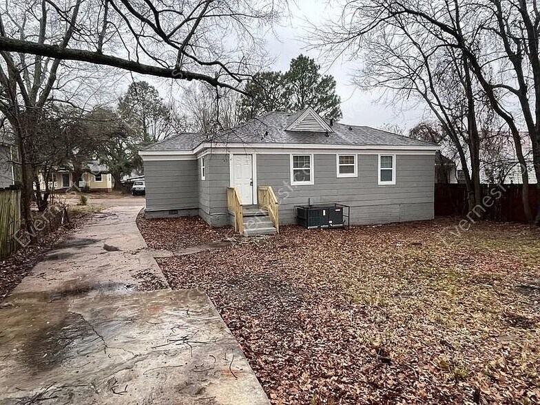 Building Photo - 308 Josanna St