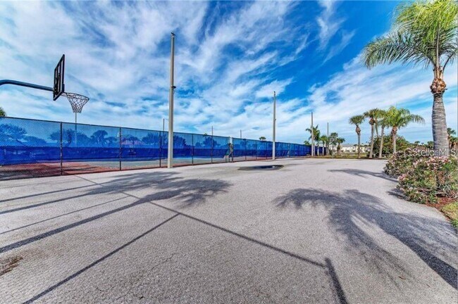 Building Photo - 3873 Pompano Dr SE