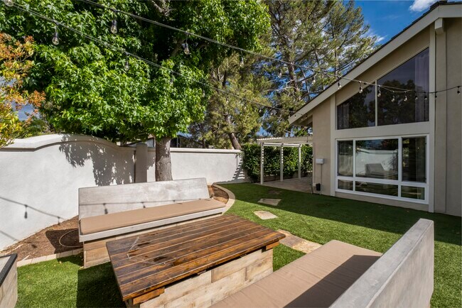 Building Photo - 4971 Hemlock