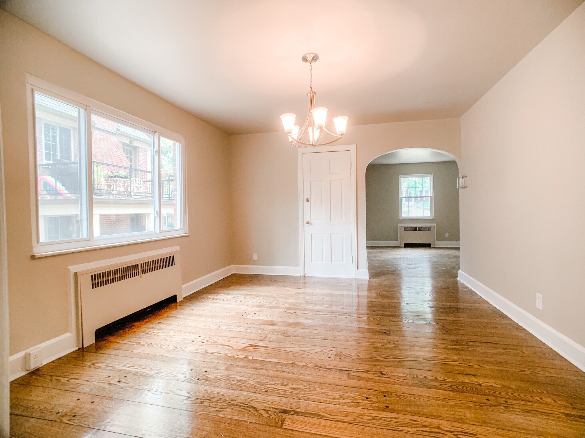Dining Room #6 - 6260 Rogers Park Plz