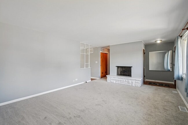 Building Photo - 116 Tower Ln