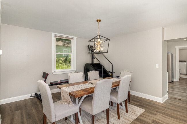 Building Photo - 8 Carneal St