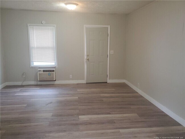 Building Photo - 121 Bogard Cir