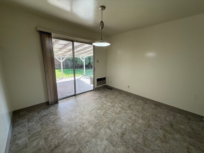 Building Photo - 4694001/85