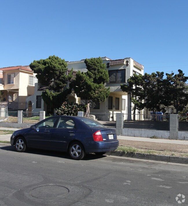 Building Photo - 1148 N New Hampshire Ave
