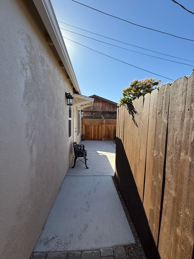 Building Photo - Newer Beautifully Furnished Single Story ADU Includes All Basic Utilities and WiFI