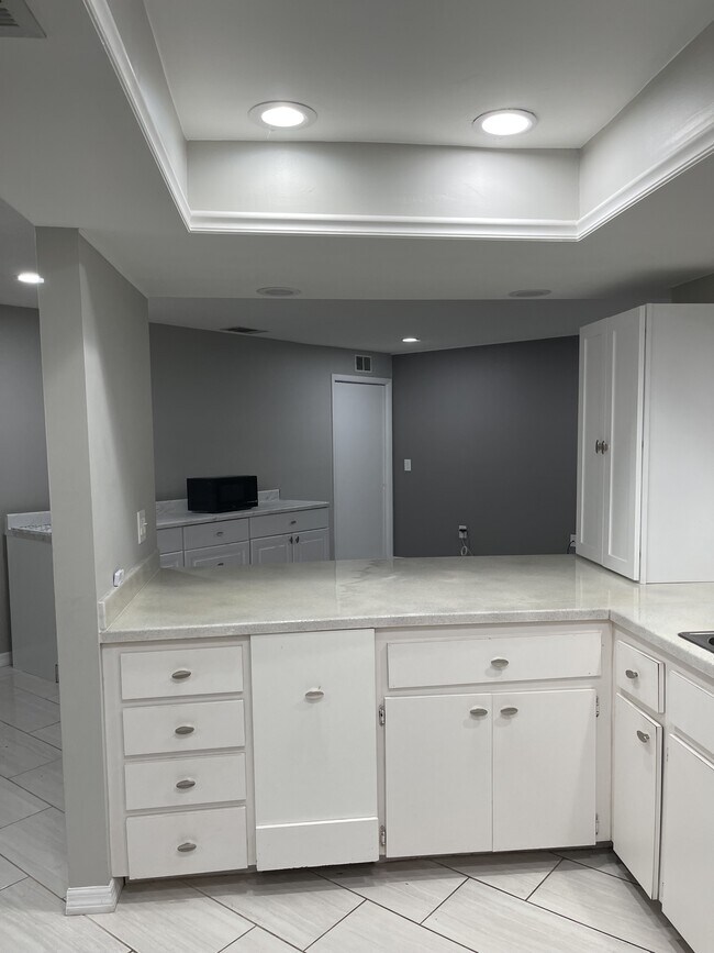 Building Photo - 6455 Jarvis Rd