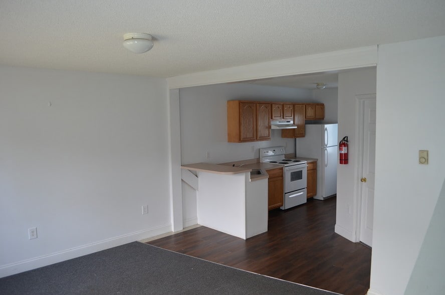 Kitchen - 557 W Church St