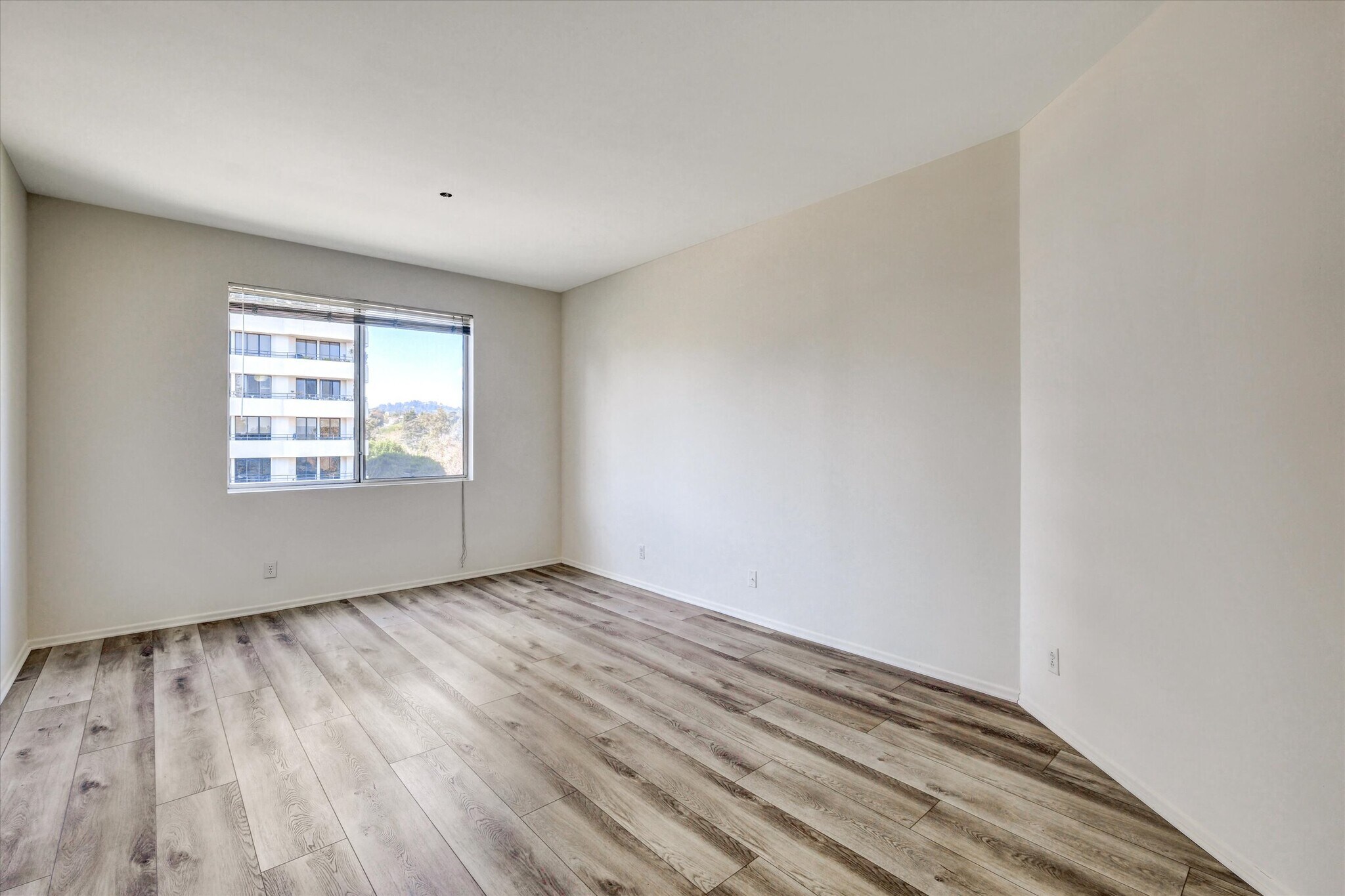 Building Photo - 10601 Wilshire Blvd