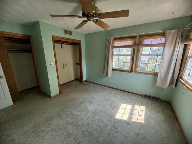 Building Photo - 3 bed 1.5 bath home in Bettendorf!