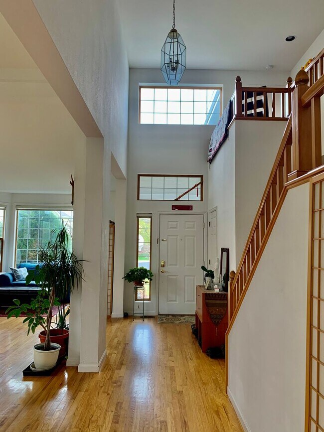 Building Photo - Gorgeous Gunbarrel Home on Cul-de-Sac!