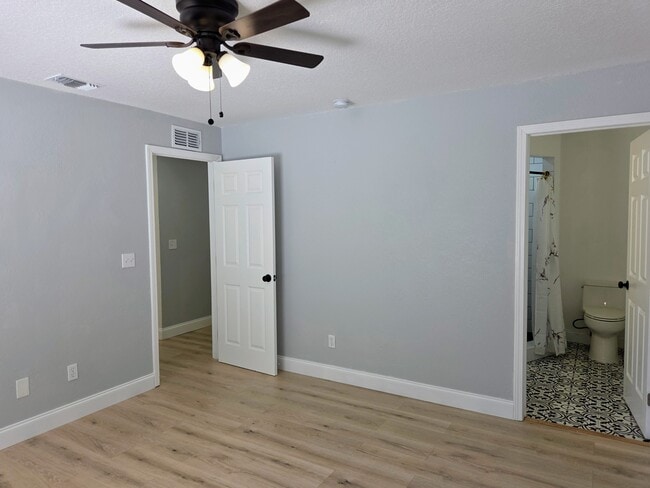 Building Photo - 3150 Emerson Ave S