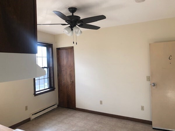 Building Photo - 39 Meadow St