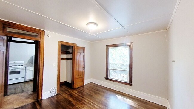 Building Photo - 289 Pearl St | Apt B | 2 BD/1 BA | Great L...