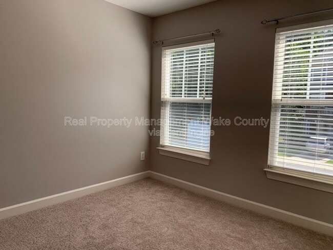 Building Photo - 8025 Goldenrain Way