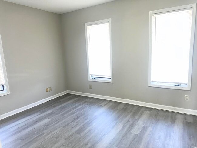 Building Photo - 401 Garden Dr