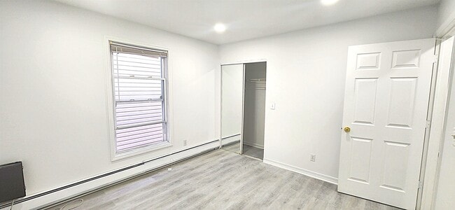 Building Photo - 708 Garfield Ave